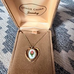 Lenox China Jewelry Vintage Gold Tone Heart Necklace Pink Rose Porcelain Pendant