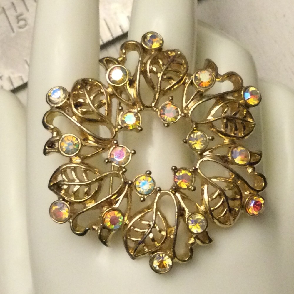 Stunning Vintage Estate Goldtone & AB Rhinestone Snowflake Wreath Brooch
