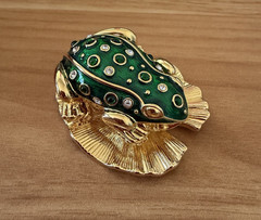 Vintage Kenneth Jay Lane Critter Series Frog Brooch & Lilypad Trinket Box New