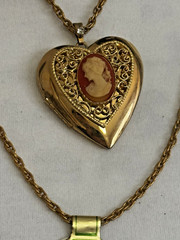 Vintage Duet by Smart H.G.E. Cameo Heart Locket & Chain Necklace Orig Box & Tags