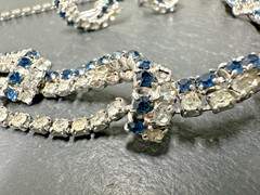 VINTAGE 16.5″ BLUE & CLEAR RHINESTONE NECKLACE + SCREW BACK EARRINGS N747