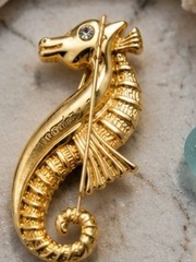 Vintage Monet Gold Tone Seahorse Brooch Rhinestone Eye Nautical Coastal Beach