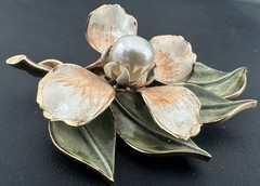Vintage Signed Vendome Enamel Flower Brooch Faux Pearl Clip On Earrings Dogwood