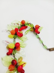 READ Vintage Italian Glass Fruit red bird leaf Salad cardinal green Necklace