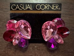 Vintage CASUAL CORNER Fun-Chunky-Flashy Clip Earrings. REDS/PINK/PURPLE Worn 1X
