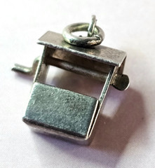Vintage Sterling Silver WISHING WELL Charm Pendant 1.4gms Mexico Movable