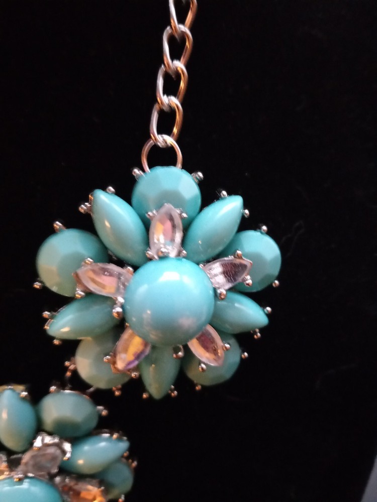 turquoise plastic stone 4 flowered, silver tone metal, rhinestone necklace 16″