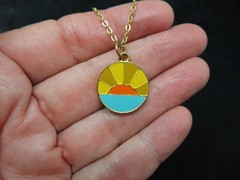 Vintage Contemporary Gold Tone Sunrise Pendant/Necklace