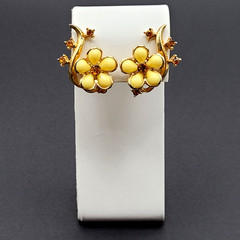 Pale Yellow Thermoset Flower w Orange Rhinestone Gold Tone Clip On Vtg Earrings