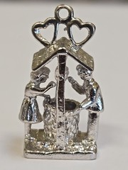 Sterling Silver ~ Couple at a Wishing Well Charm ~ RARE! ~ LOVERS? ~ VINTAGE