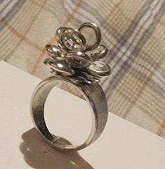 Beautiful Vintage MCM Cocktail Ring 18 k HGE Cut Crystal