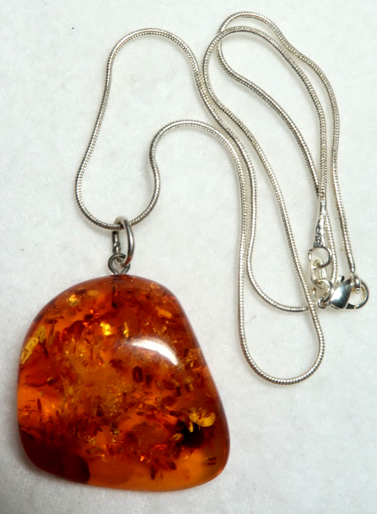 VINTAGE STERLING SILVER GENUINE BALTIC AMBER PENDANT NECKLACE