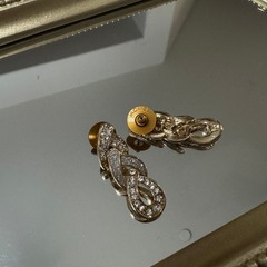 lMonet Gold Tone Rhinestone Dangle Earrings Vintage Elegant Statement Bridal
