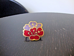 Vintage Cherry Blossom Cloisonne Purple & Red Enamel Gold Tone Scarf Clip