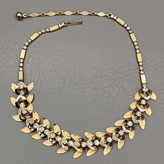 Vintage Linked Necklace Fold Over Gold Tone Textured Clear Rhinestones 16″