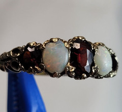 Vintage 375 9K Yellow Gold Opal & Almandine Garnet Ring Size 6.75