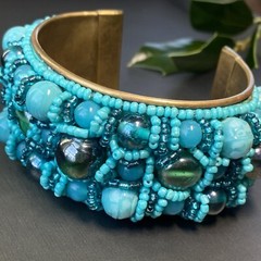 Vintage Cuff Bracelet M-L Brass Estate Jewelry Turquoise Microbead Art Glass