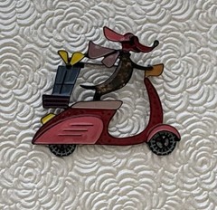 Vintage style dachshund brooch enamel on metal