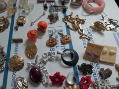 MASSIVE Lot Of Vintage JEWELRY Over 100 Pieces, Comes With Plastic Case ~ #327