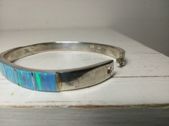 Vintage 925 Sterling Silver Blue Fire Opal Inlay Hinged Bangle Bracelet Mexico