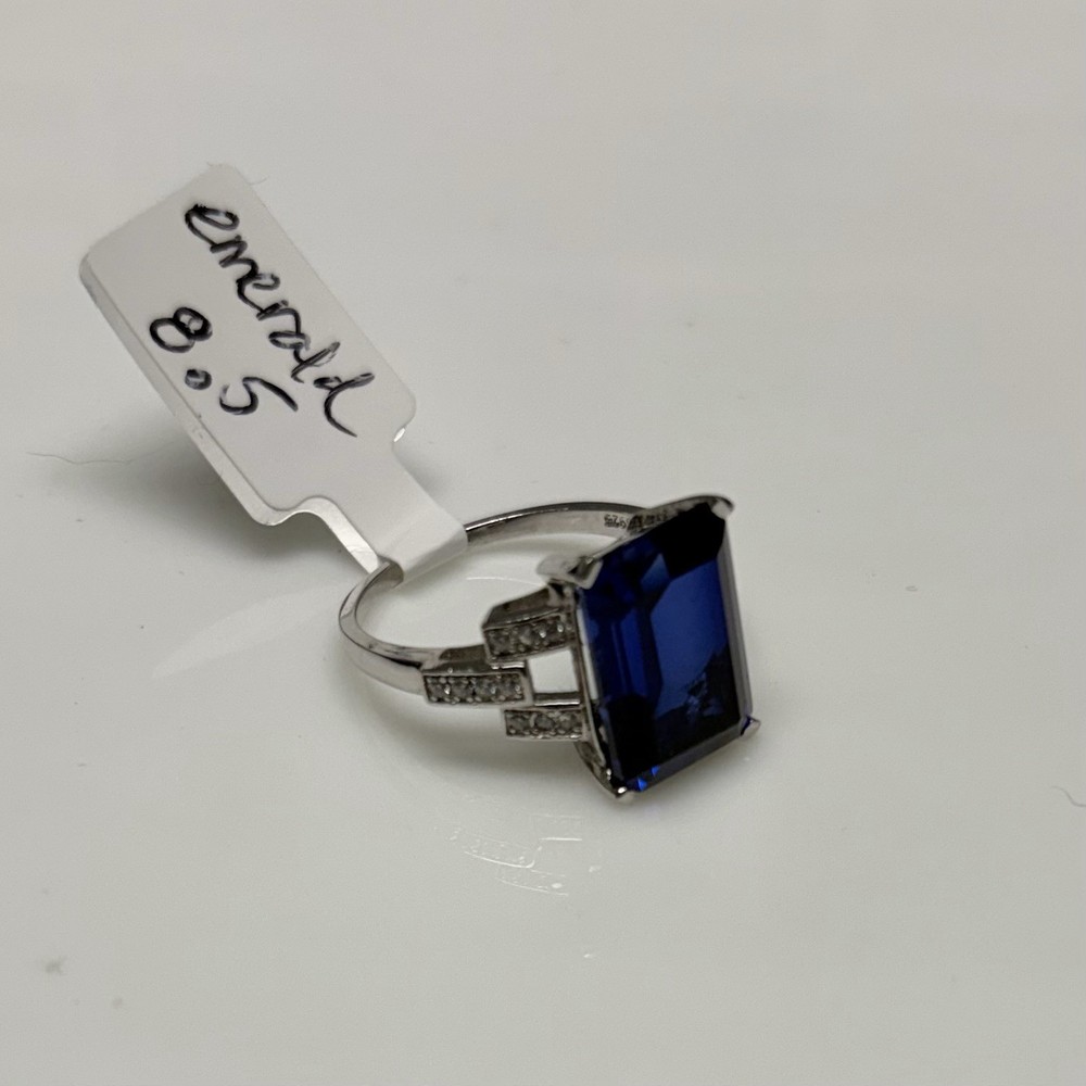 Vintage Art Deco Blue Sapphire CZ Emerald Cut Cocktail Ring. Size 8.5. NWT