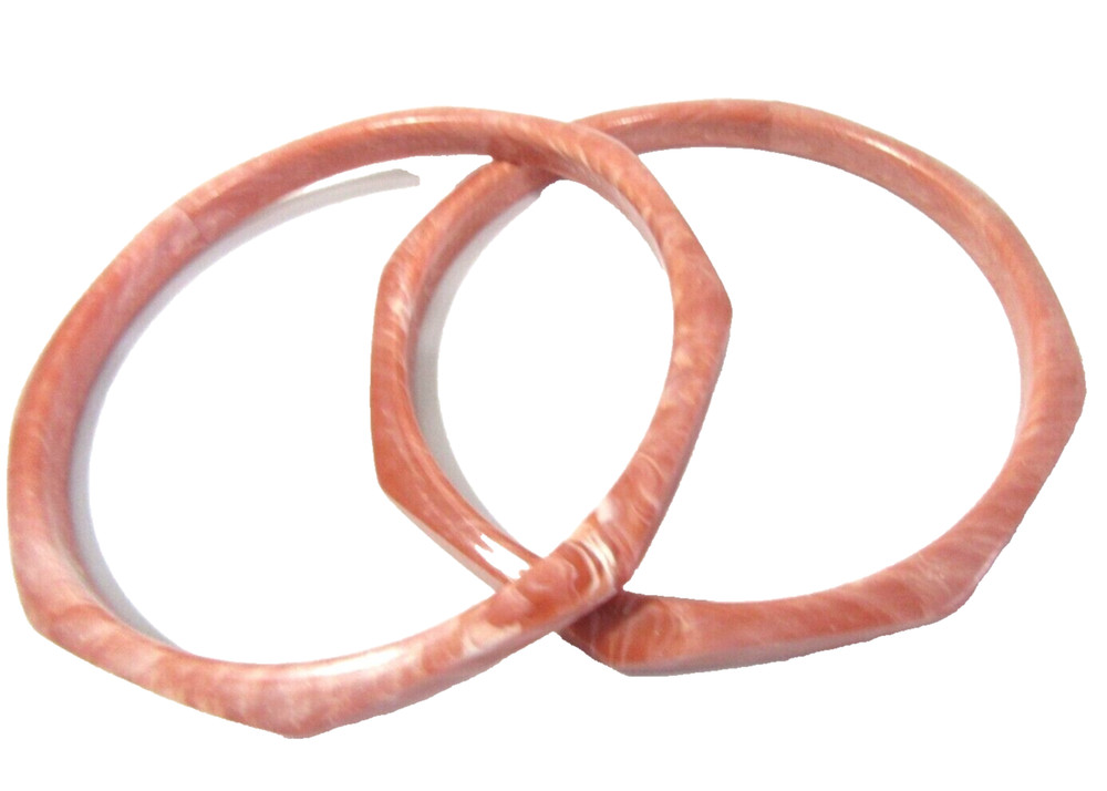 SET OF MATCHING OCTAGON MOLDED PLASTIC BANGLE BRACELETS THIN CORAL COLOR MARBLED