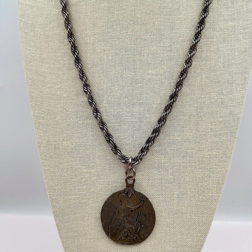 Vintage Y2K Rope Chain Silver-Tone Britannia Penny Medallion Pendant Necklace