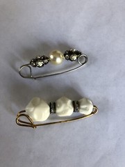 Vintage Set Of 2 Saftey Pin Brooches With Rhinestones