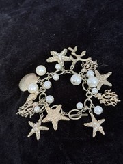 Vintage Mod Retro Sea Shell Starfish Beach Charm Gold Tone Cha Cha Bracelet