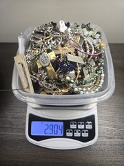 Vintage Lot COSTUME JEWELRY 2.9 Lbs All Wearable & Nice Earrings Brooch Necklace