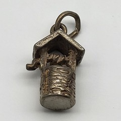 Adorable vintage Sterling Silver Wishing Well charm water well house