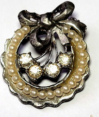 1940’s Pot Metal Open Wreath Brooch w/Bow Ribbon Pave Faux Pearls & Rhinestones