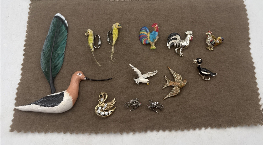 Vintage Mixed Lot of Brooches Pins Animals Gold and Silver Tone Bird Theme