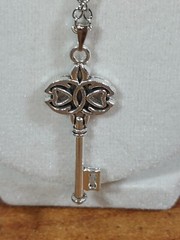 Antique Silver Tone Skeleton Key 22″ Round Link Chain Necklace