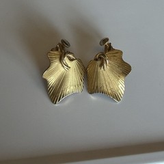 Vintage Coro Gold Tone Ivy Leaf Earrings Screw Back Clip Signed 1950s MCM