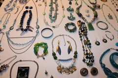 Costume Jewelry Mixed lots – ALL WEARABLE – 1/2 Pound Branded/Unbranded