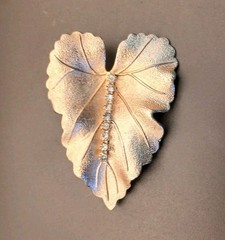 Vintage Judy Lee Brooch Pin Brushed Gold Tone Textured Leaf With Rhinestones