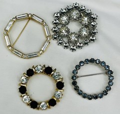 Vtg. Brooch Lot Some Signed Rhinestone, Gold Silver Tone Wear Resell 28pc Monet