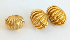 Vintage 1980’s Gold Plated Ribbed/Domed Ring and Pierced Earrings