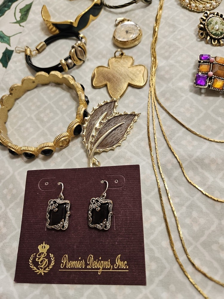 Wearable Jewelry mixed lot, Vintage And New