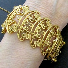 VTG RUNWAY RARE LACY GILT FILIGREE MONET “PRIMAVERA” BRACELET WIDE BOOK PIECE