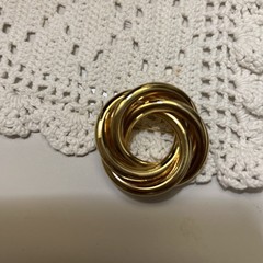 Vintage Gold Tone Circular Stacked Pinwheel Brooch 1 .5 Inches