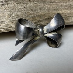 Vintage Signed CORO Silver Plated Metal Bow 2.5” Brooch Pin Costume Jewelry