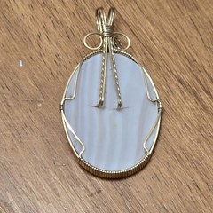Vintage UNBRANDED Beige Large Oval Pendant Bordered On Gold Tone