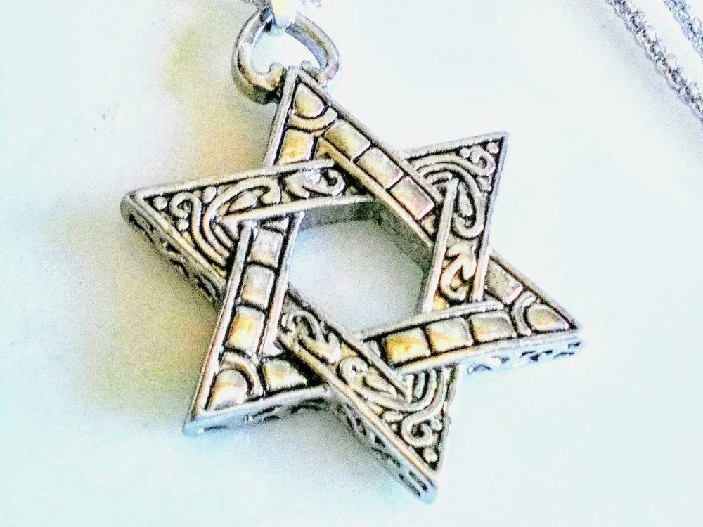 STAR OF DAVID! Silver Tone Etched & Textured Pendant Necklace! Religious. Faith.