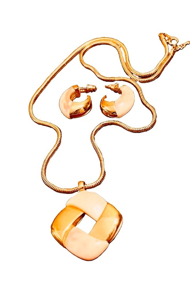 TRIFARI Signed Peach & Gold Set Pendant 20” Necklace & Earrings Vintage 60’s