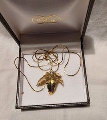 Maple Leaf Gold Tone VINTAGE 24″ Necklace 1980s