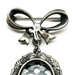 Vintage Romantic Victorian Style Bow Pin Brooch Wearable Picture Frame Dangling