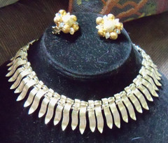 Lisner Vintage Jewelry Light Gold Tone Metal Panel Necklace & Unrelated Earrings