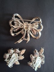 Vintage Eisenberg brooch earrings set